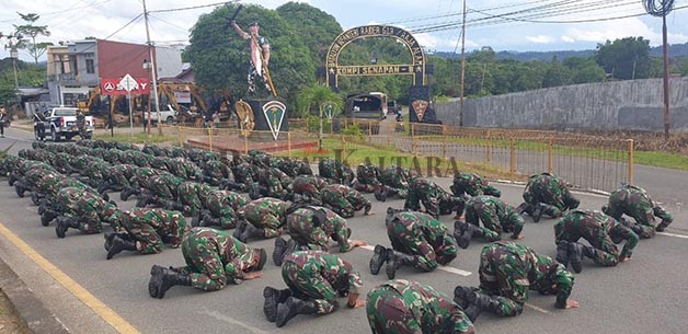 JAGA PERBATASAN: Prajurit sering difokuskan dalam penjagaan dan pengamanan perbatasan dengan negara tetangga Malaysia.