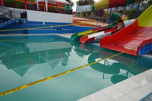 LOKASI KEJADIAN: Wahana Amal Beach Waterpark Iskandar Family yang masih dipasang garis polisi belum bisa dioperasikan hingga saat ini.