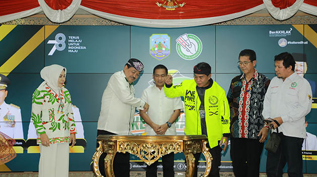 DIPERCAYA JADI TUAN RUMAH: Gubernur Kaltara Drs H Zainal Arifin Paliwang SH, M.Hum membuka Kejurnas Domino IV di Gedung Gadis, Jumat (28/7) lalu.