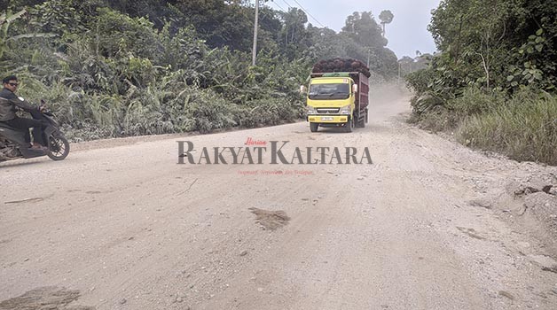 BUTUH PENANGANAN: Kondisi jalan menuju Tanjung Selor-Tanah Kuning yang membutuhkan perbaikan.