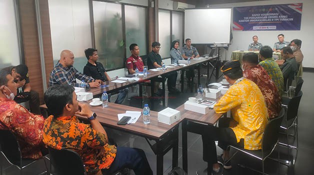 KOORDINASI: Pasca insiden penganiayaan oleh Warga Negara Asingasal Tiongkok kepada warga Tarakan, Tim Pora melakukan koordinasi, Kamis (14/9).