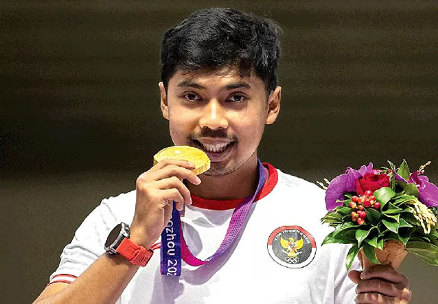 SUMBANG MEDALI: Tera serta medali emas Asian Games keduanya di Hangzhou, Tiongkok, saat berlaga di cabor menembak, pada Selasa (26/9) lalu.