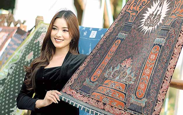 AGAR BATIK KIAN POPULER: Hashifa Tsanianty Fitria Adhinata mengenakan batik di banyak kesempatan sehari-hari. Hashifa Tsanianty Fitria Adhinata duta Batik Jawa Timur 2022.