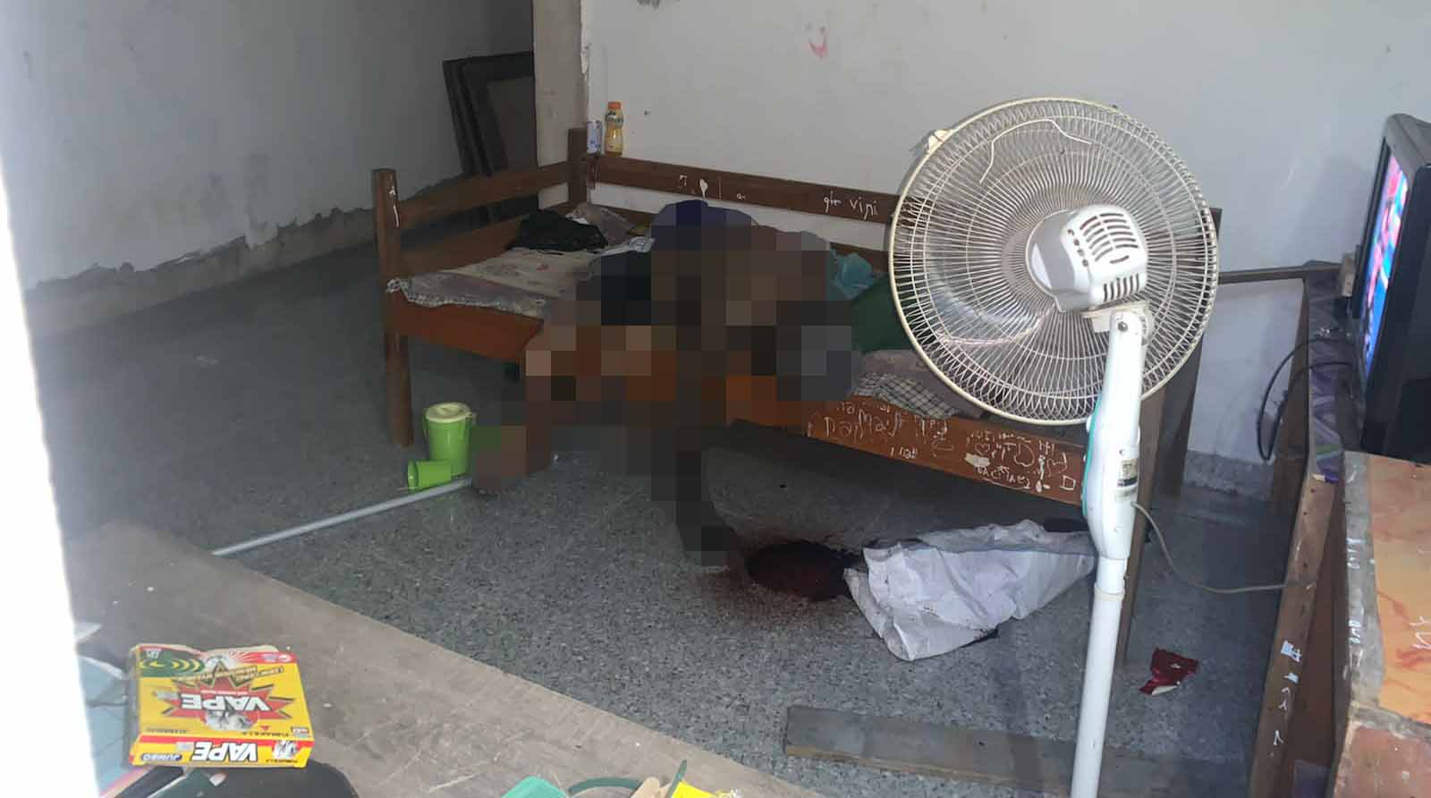 PENEMUAN MAYAT: Kondisi jasad sudah membusuk di atas ranjang miliknya dengan posisi miring tengkurap, Sabtu (7/10) lalu.