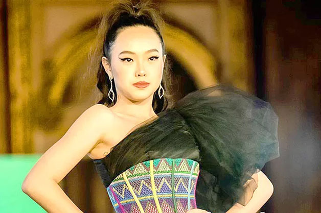 BERPRESTASI: Mirachelle Julasavee Surja saat tampil di Paris Fashion Week beberapa waktu lalu.