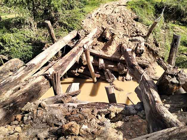 BUTUH PENANGANAN: Jembatan yang menjadi penghubung bagi masyarakat Krayan memerlukan perbaikan.
