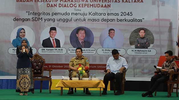DIALOG KEPEMUDAAN: Wakil Gubernur Dr Yansen TP., M.Si (dua dari kiri) dan Ketua TP-PKK Hj Rachmawati Zainal, S.H (paling kiri) menghadiri Pelantikan BEM Universitas Kaltara dan Dialog Kepemudaan, Selasa (31/10).