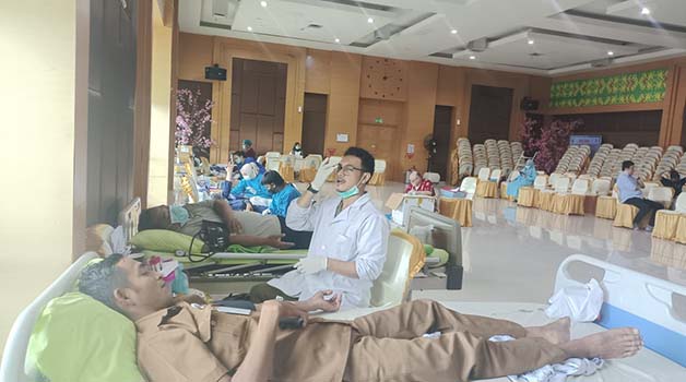 DONOR DARAH: Kegiatan donor darah RSUD dr H Jusuf SK bekerja sama dengan IDI Kota Tarakan, Selasa (31/10) lalu.