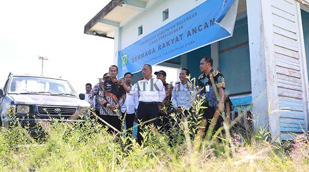 DIBENAHI: Dermaga Feri di Desa Ardi Mulyo Kecamatan Tanjung Palas Utara yang setahun lebih tidak difungsikan karena perlu dilakukan pembenahan. Dermaga tersebut pun ditinjau Bupati Bulungan Syarwani, pada Kamis (16/11) lalu.