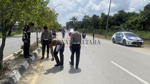 OLAH TKP: Lokasi terjadinya laka lantas yang merenggut korban jiwa seorang pelajar SMAN 1 Tanjung Selor, pada 29 Oktober 2023 lalu.