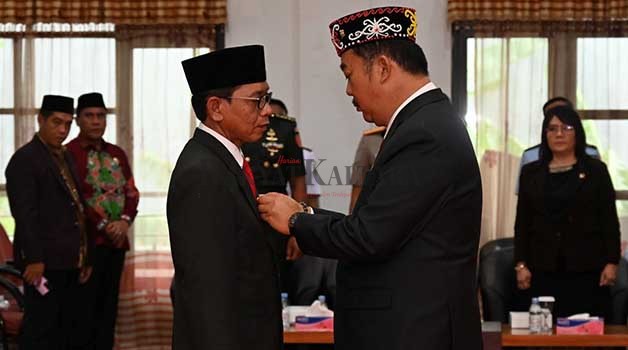 PAW: Ketua DPRD Kaltara Albertus Stefanus Marianus melakukan proses PAW M Yusuf Ramlan dari fraksi PDI Perjuangan.