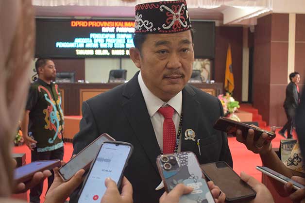 TAHAPAN PILEG: Ketua DPRD Kaltara Albertus Stefanus Marianus Baya mengingatkan seluruh legislator untuk tetap profesional menjalankan tugas sebagai wakil rakyat.
