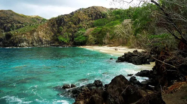 DESTINASI WISATA: Pantai Pulisan yang berlokasi di kecamatan Likupang Timur, Kabupaten Minahasa Utara, provinsi Sulawesi Utara.