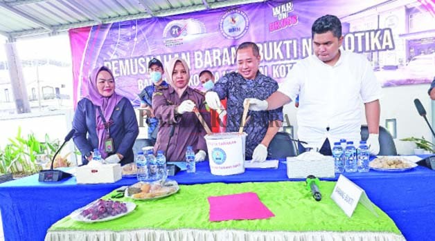 PEMUSNAHAN BB: BNNK Tarakan memusnahkan narkotika jenis sabu-sabu dalam pengungkapan di tahun 2023.
