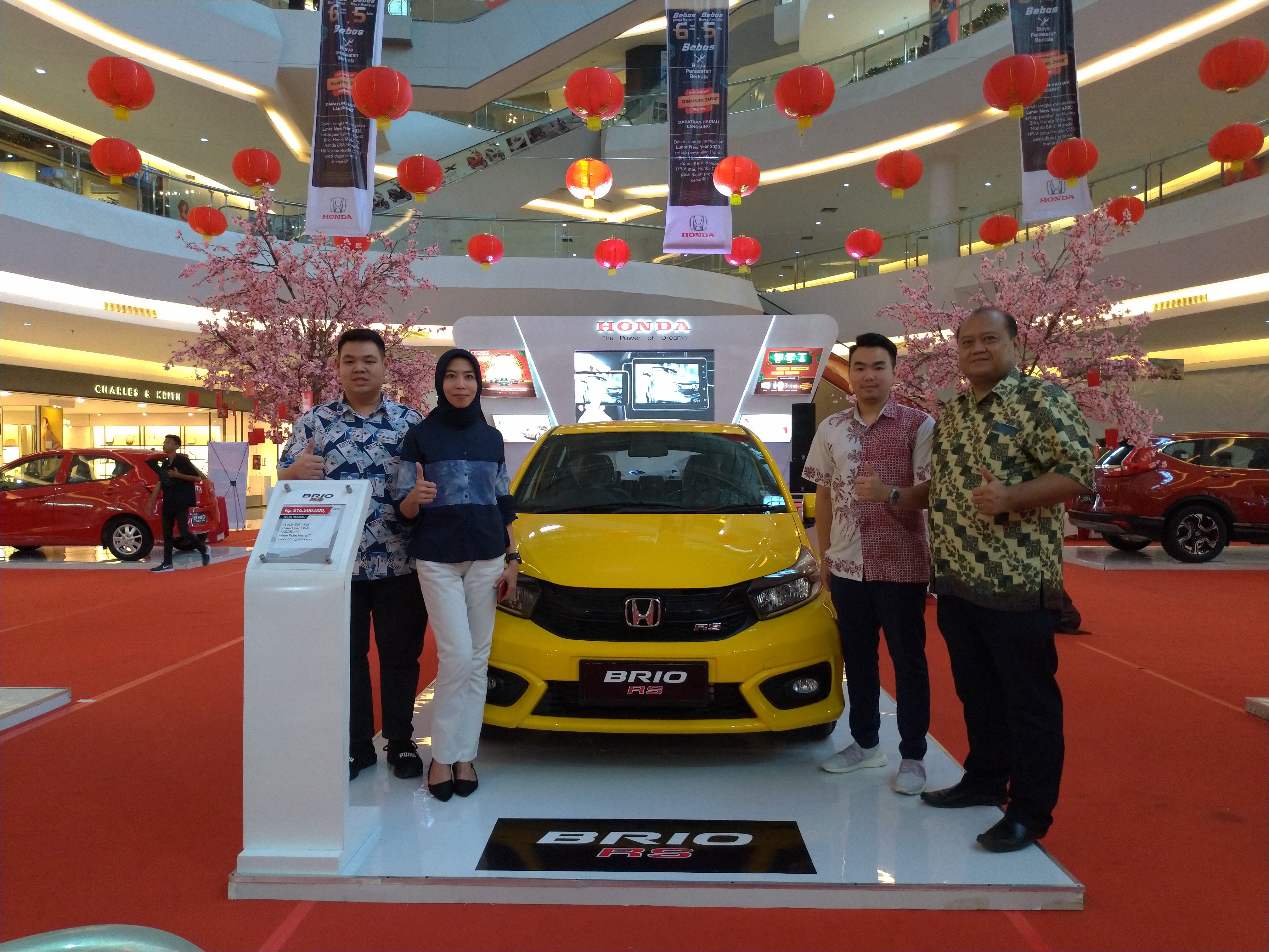 UNTUNG. Promo awal tahun, Honda berikan banyak penawaran menarik untuk kian meningkatkan penjualannya.