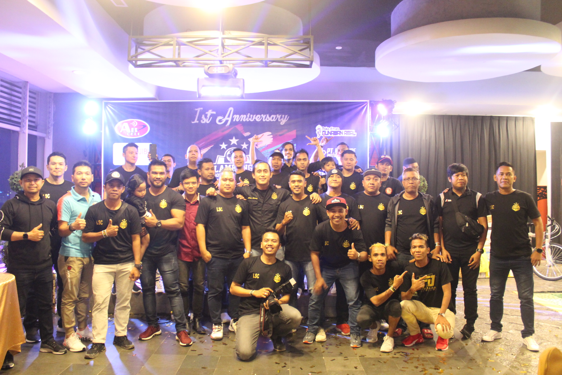 MERIAH. Perayaan LSC yang pertama di La Luna Bistro Hotel Horison dihadiri puluhan anggotanya. (HALIMAH)