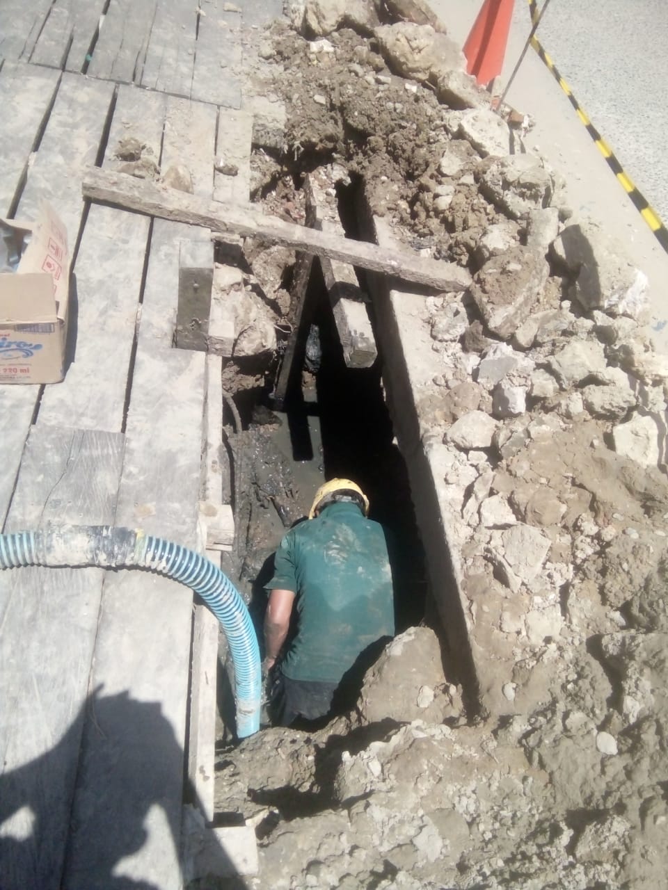 TINGKATKAN PELAYANAN. PDAM Tirta Kencana akan melakukan interkoneksi pipa untuk meningkatkan pelayanan ke warga. Selama kegiatan, pasokan air bersih terganggu dan warga diminta menampung air, Senin (27/1) nanti.