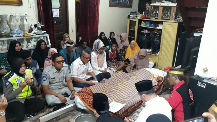 Wali Kota takziah ke korban kecelakaan.