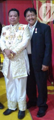 LESTARIKAN BUDAYA. Jamhari bersama Maharaja Kutai Mulawarman, Iansyahrechza atau Raja Labok, menegaskan hadirkan kerjaaan berpusat di Kecamatan Muara Kaman, ikut memajukan pembangunan daerah Kukar dan sekitarnya. (foto: ist)