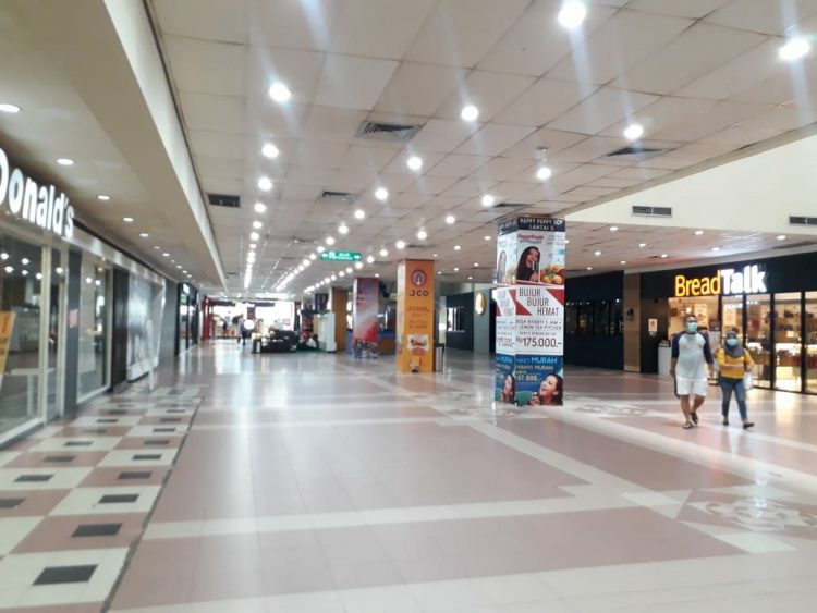 Samarinda Central Plaza kembali dibuka, meskipun ada beberapa gerai yang tutup.