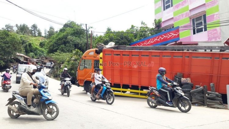 Salah satu kecelakaan yang melibatkan truk di Gunung Manggah, Jalan Otto Iskandar Dinata.