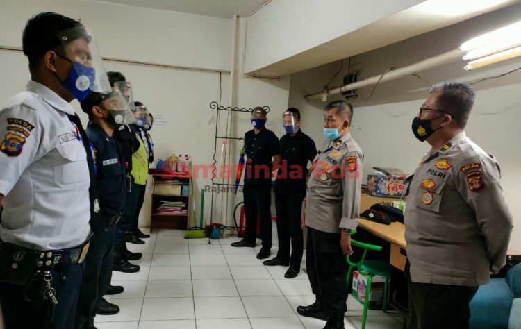 Polda Kaltim melakukan sidak memeriksa sertifikasi Satpam.