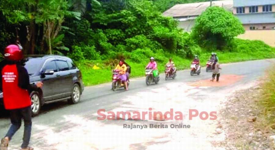 Solar tumpah hanya ditutupi pasir.