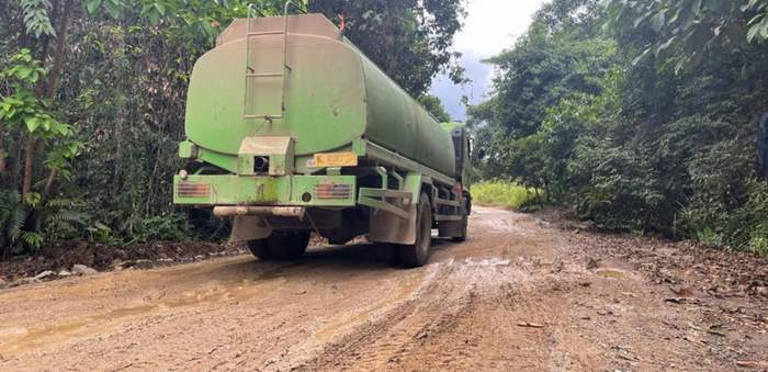 Truk pengangkut CPO.