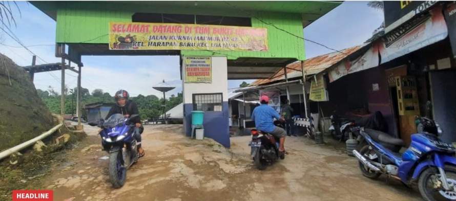 Gapura masuk Loa Hui.