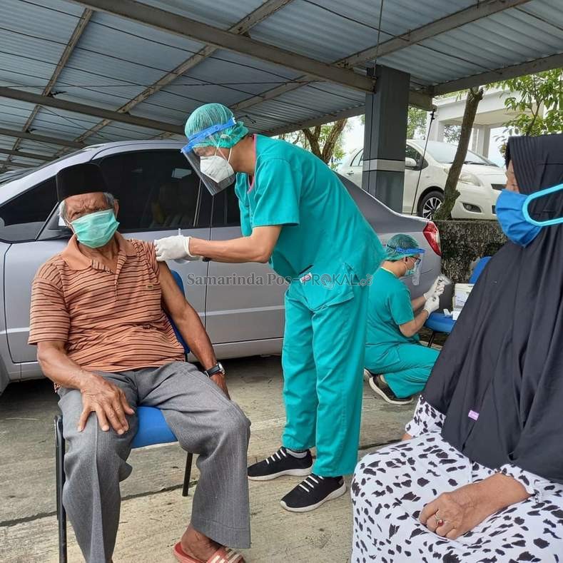 Vaksinasi di Bontang.
