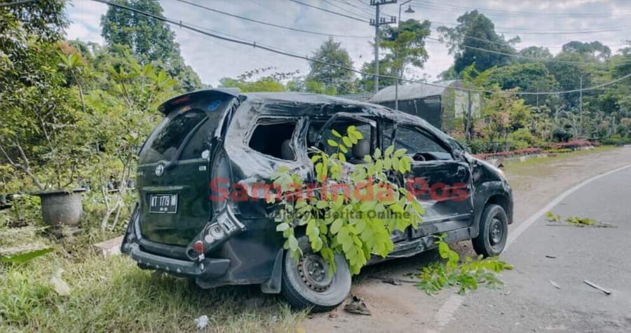 Kondisi kendaraan yang rusak berat.