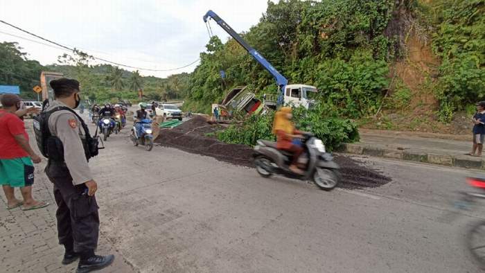 JALUR RAWAN. Penambahan rambu akan dilakukan di tikungan Palaran City guna meminimalisasi kecelakaan.DOK/SAPOS