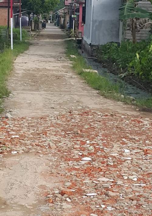 DIUSULKAN SEJAK LAMA: Perbaikan jalan di Gang Polewali 3, Blok A2, Sungai Kunjang, sudah beberapa kali diusulkan, namun belum terlaksana.