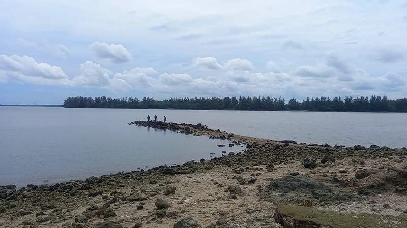 KEPUTUSAN BERSAMA: Pantai Galau di Kelurahan Tanjung Laut Indah ditutup setelah terjadi musibah anak tenggelam beberapa hari lalu di destinasi wisata tersebut.