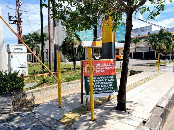 BELUM ADA SANKSI: Selama ini, Dinas Lingkungan Hidup menggugah kesadaran warga untuk buang sampah pada tempatnya menggunakan papan pengumuman.
