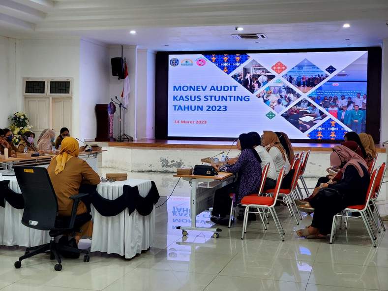 BEDAH KASUS : Suasana kegiatan monev kasus stunting untuk mendapatkan informasi terkait perkembangan penanganan kasus stunting di Bontang.