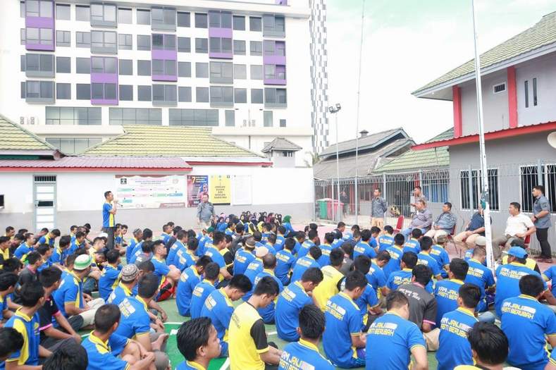 BERKAH LEBARAN: Para WBP yang beragama muslim di Rutan Tanjung Redeb sedang menunggu pengumuman pemotongan masa tahanan pada perayaan Idulfitri.