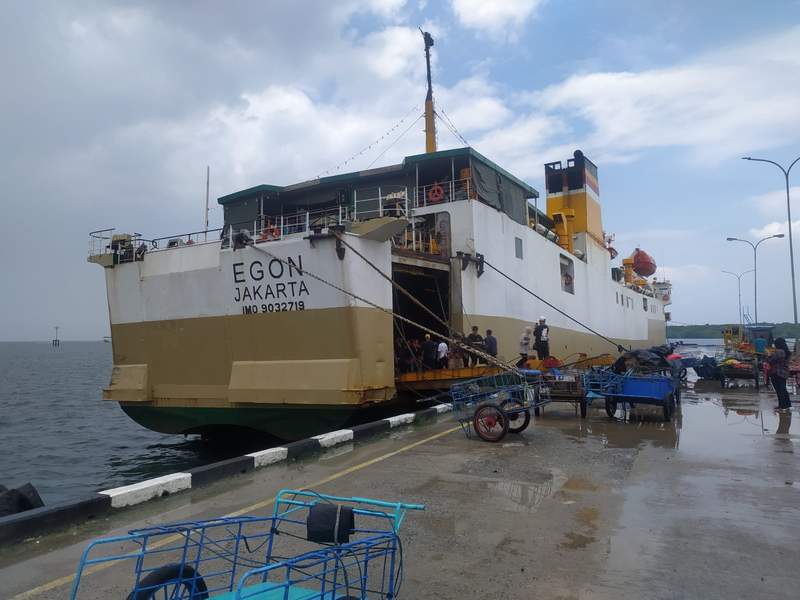 TRANSPORTASI: KM Egon merupakan keberangkatan terakhir di arus mudik kali ini dari Pelabuhan Loktuan menuju Parepare.