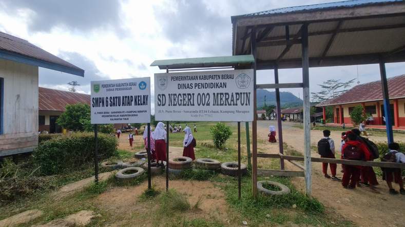 MIRIS: Kondisi SD 002 Merapun hanya terdapat empat ruangan untuk ratusan murid. Akmal Milang untuk Berau Post