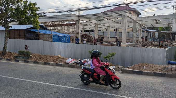 DIPERTANYAKAN: Lokasi yang diduga akan dijadikan toko modern waralaba di Tanjung Laut.