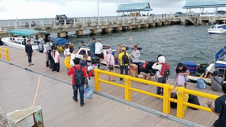DESTINASI FAVORIT: Sejak tiga hari lalu, kunjungan wisatawan ke Pulau Derawan yang menyeberang melalui Pelabuhan Sidayang, Tanjung Batu, mengalami peningkatan.