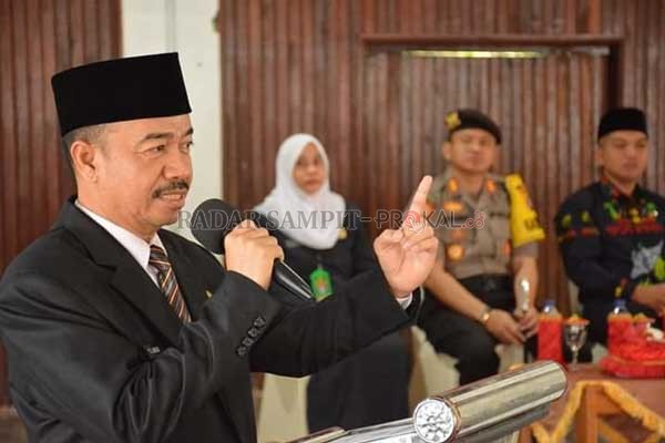 INSTRUKSIKAN: Bupati Seruyan Yulhaidir menginstruksikan agar perkantoran memasang CCTV.(HENDRI/RADARSAMPIT)