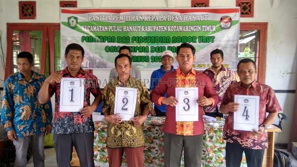 KADES: Suasana saat penetapan calon kepala desa dan pengundian nomor urut calon Kepala Desa Hanaut Kecamatan Pulau Hanaut, Jumat (10/1).(IST/RADARSAMPIT)