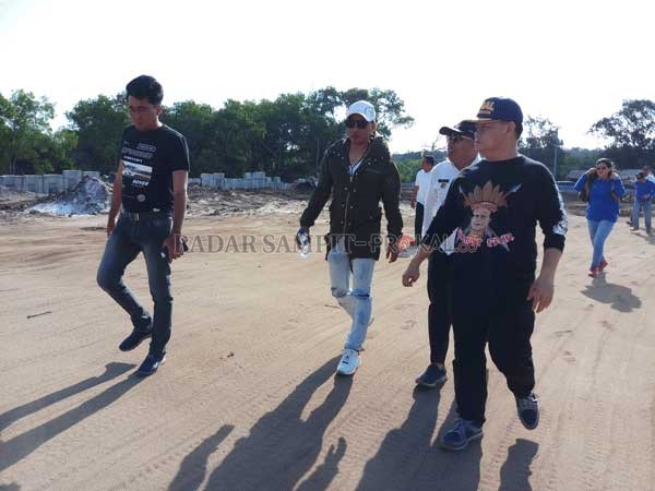 Bupati Kotim Supian Hadi (tengah) dalam sebuah kesempatan bersama Sekretaris Daerah Halikin Noor (DOK.RADAR SAMPIT)