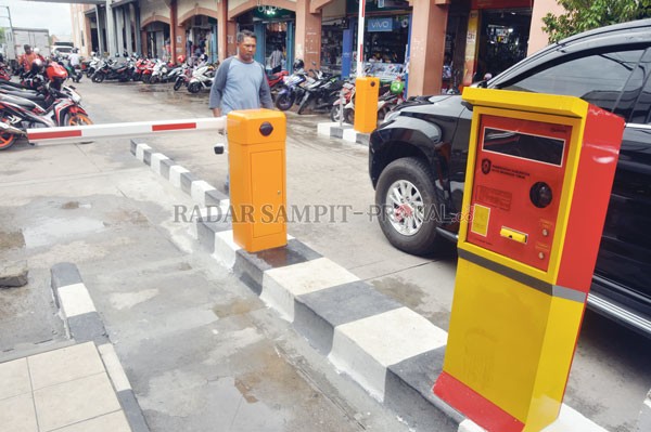 Parkir elektronik di Pusat Perbelanjaan Mentaya Sampit.(DOK.RADAR SAMPIT)