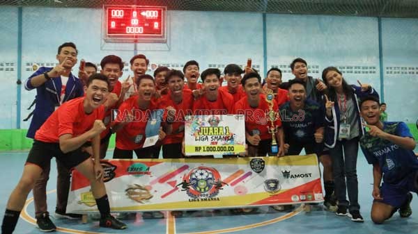 TERKUAT: Tim Javana B menjadi kampiun dalam Liga Smansa 2020 yang dilaksanakan SMA Negeri 1 Sampit.(DINTYA AYU PURIKA/RADAR SAMPIT)