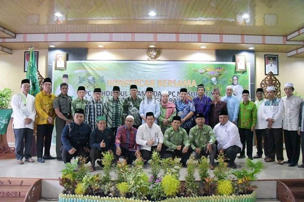 DUKUNGAN : Walikota Palangka Raya Fairid Naparin membuka Konferensi Pengurus Cabang Nahdlatul Ulama dan Pimpinan Cabang Muslimat Nahdlatul Ulama Kota bertempat di Rumah Jabatan Walikota Palangka Raya Jalan Diponegoro, kemarin.(IST/HUMASPEMKOT)