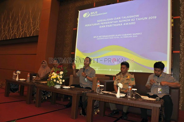 Sosialisasi dan Talkshow Peraturan Pemerintah Nomor 82 Tahun 2019 dan Paritrana Award di Aquarius Boutique Hotel Sampit, Selasa (4/2).