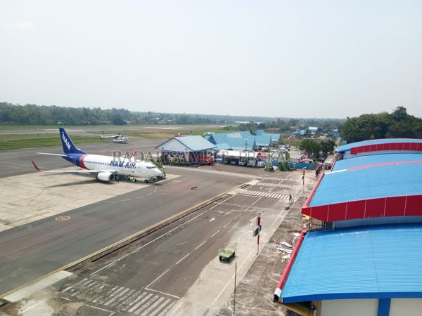 AKTIVITAS: Aktivitas penerbangan di Bandara Haji Asan Sampit, belum lama ini. HENY/ RADAR SAMPIT