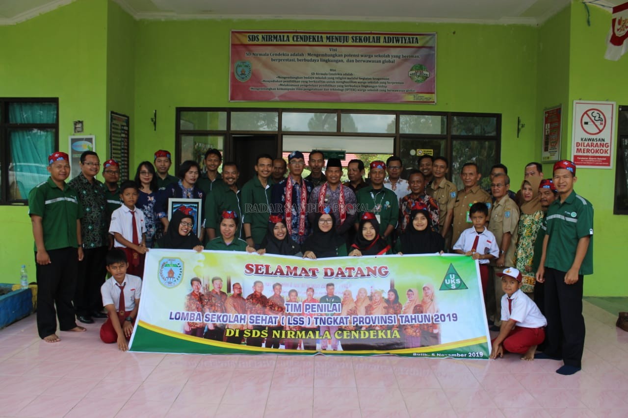 JUARA ; SDS Nirmala Cendekia saat menerima kunjungan tim penilai lomba sekolah sehat (SDS NIRMALA CENDEKIA/RADAR PANGKALAN BUN)